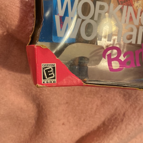 Mattel "Working Woman" Barbie, 1999, Talking Doll with Accessories and CD Rom - Picture 6 of 8